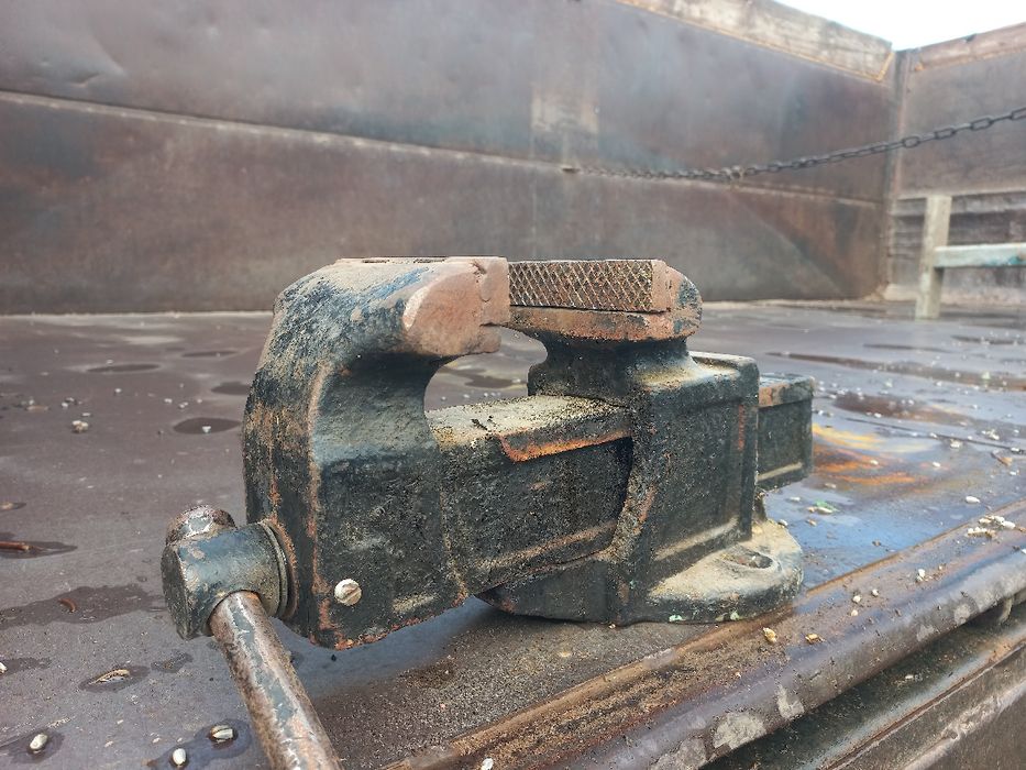 Продам тиски Советские