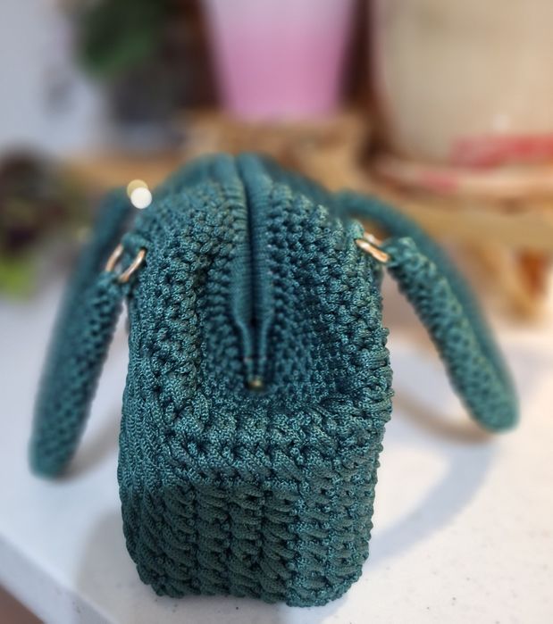 Продам вязаные  сумочки