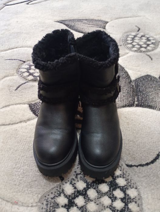 Cizme blănițe mărime 37 călduroase moderne