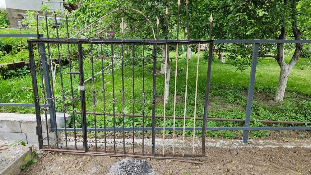 Металлические ворота литые с калиткой