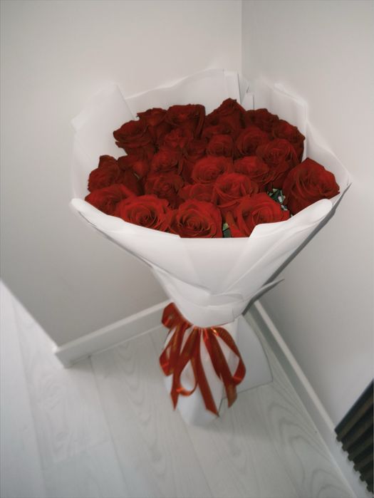 Букет розы красные 25шт метровка