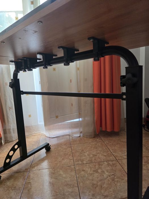 Birou mobil/Stand laptop cu înclinație reglabilă, stare excelentă