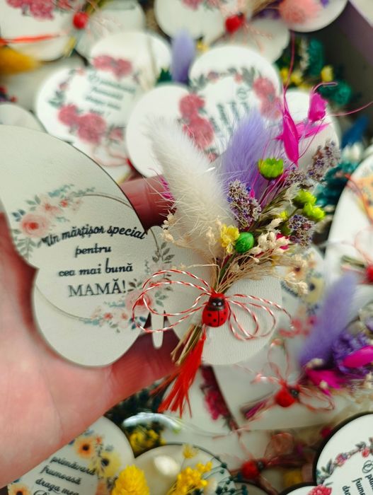 Decorațiuni si mărțișoare magnetice