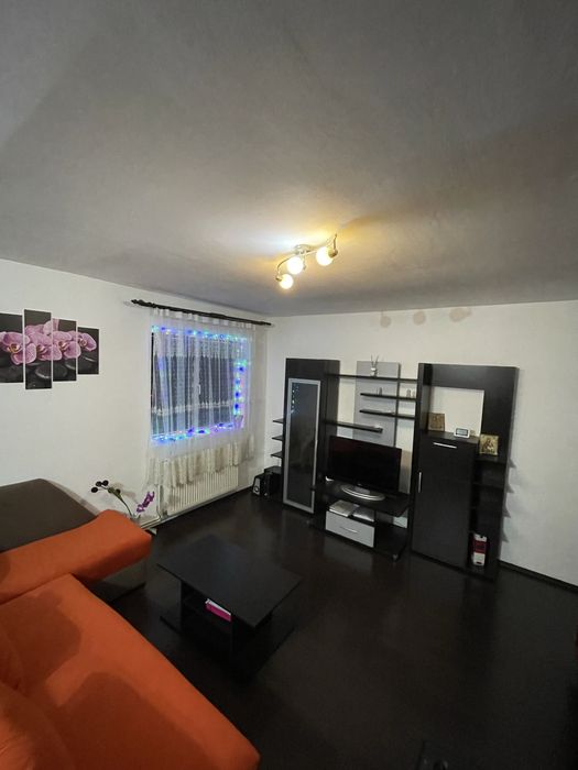 Inchiriez apartament zona Cedonia 3 camere