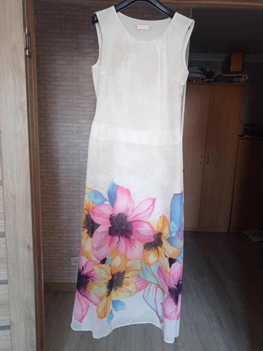 Продам 3платья. Размер 44-46.Новые.