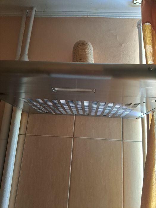 De vânzare hotă inox.