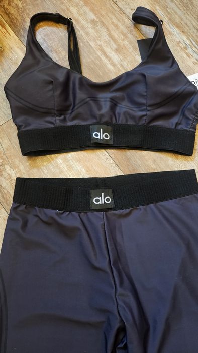 Шапки Ало Йога Екипи Ало Чорапи Ало