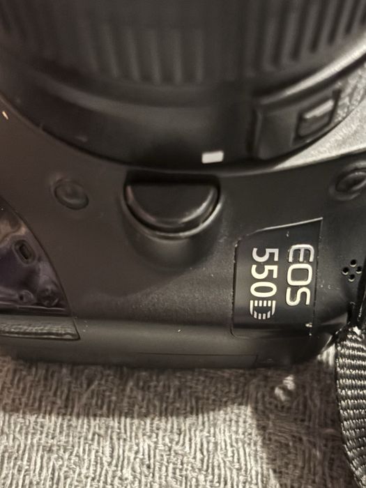 Продам фотоаппарат Canon EOS550D