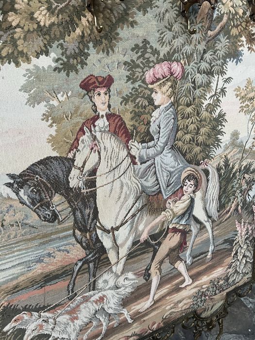 Cuier perete din bronz si tapiserie goblen