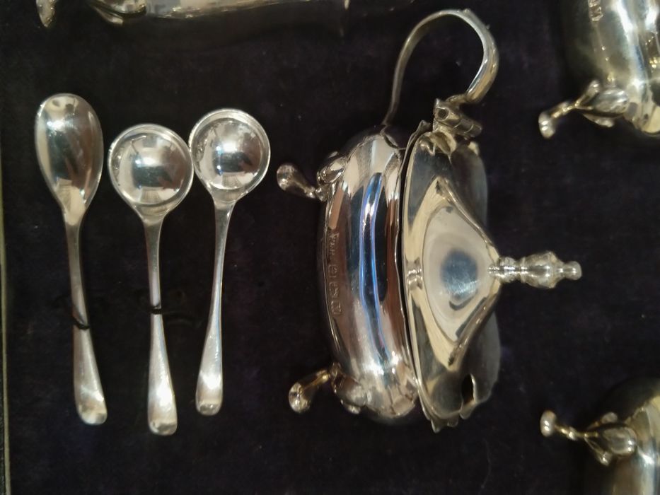 Продавам сребърен Английски сет за хайвер и подправки  1920 година