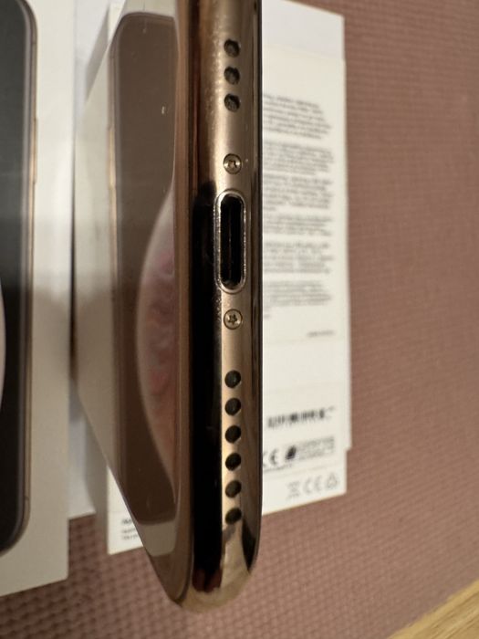 iPhone  XS Gold / 64 gb / перфектен