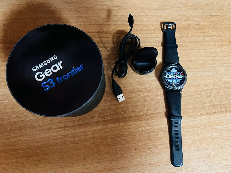 samsung gear s3 frontier - в идельном состоянии