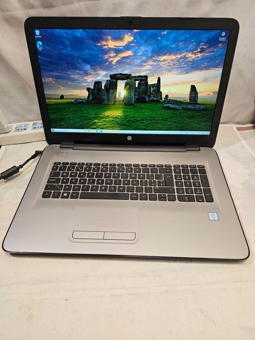 Laptop HP "17 Intel i3 gen 6 SSD 240gb model: tpn-w121