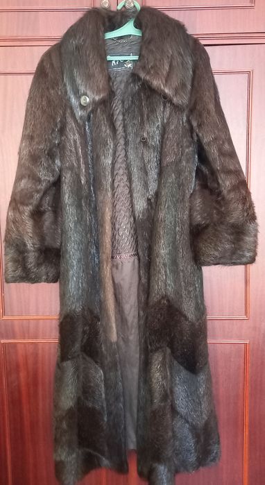 Шуба ( нутрия) р-р 48 -50