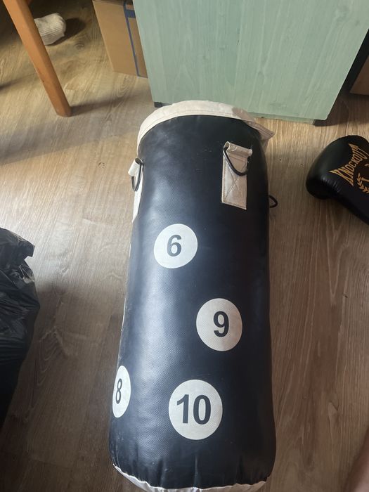 Vand manusi de box,sac,bandaje si casca de box