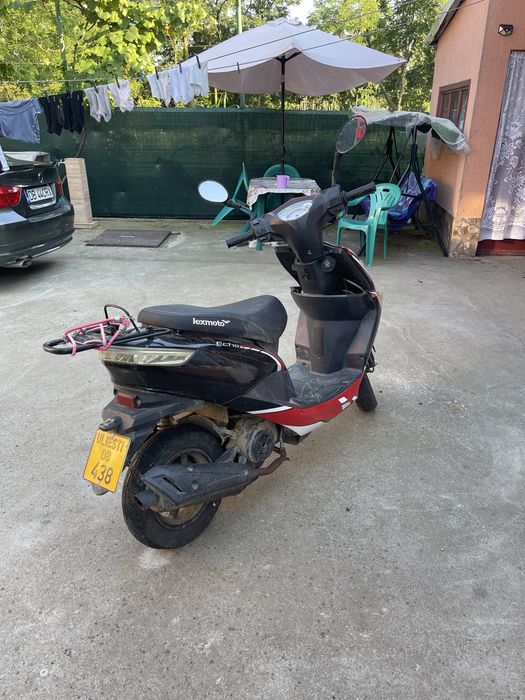 Vând scuter lexmoto