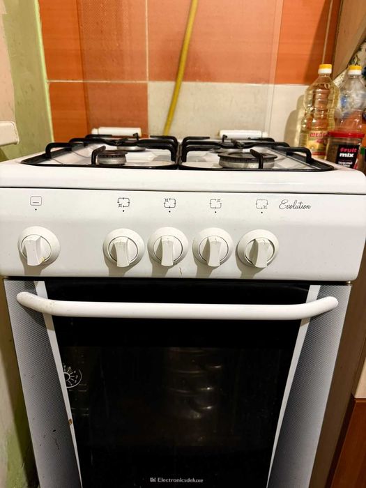 Продам газовую плиту De Luxe (Electronicsdeluxe)