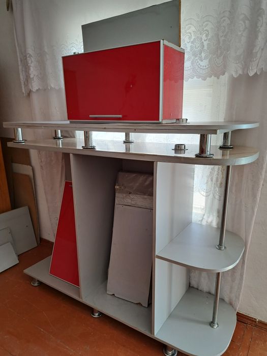 Кухонный гарнитур сатылады.