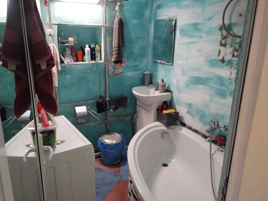 Къща 100 км от морето