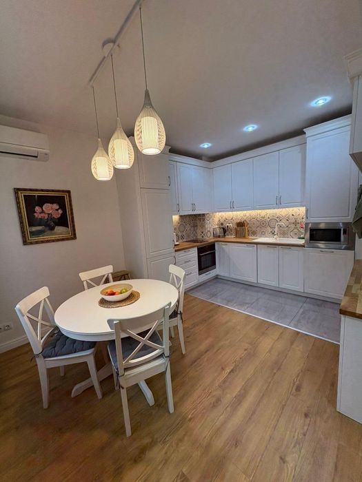 Дава се под наем Тристаен апартамент в София, Център - 90 кв.м за 1500 € - Снимка #4