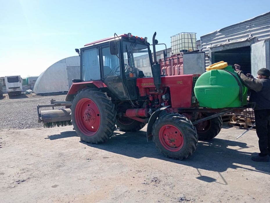 Трактор комунальный с щеткой…