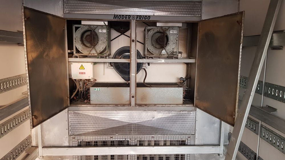 Vând container izoterma frigorific