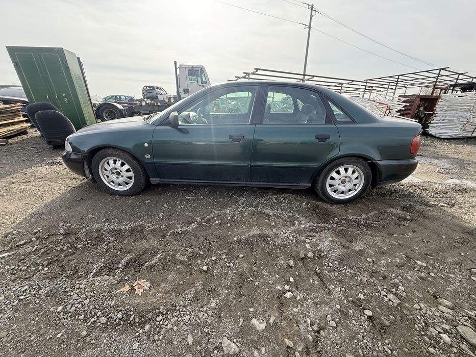 Audi A4 1.8 102 ph 1995 г на части