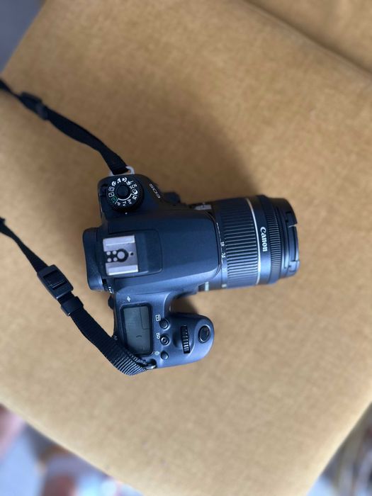 Фотоапарат Canon EOS 77D