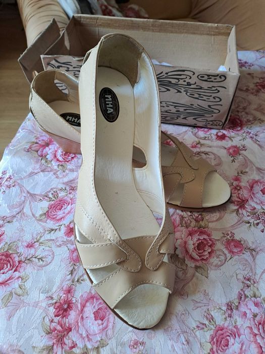 Дамски обувки български