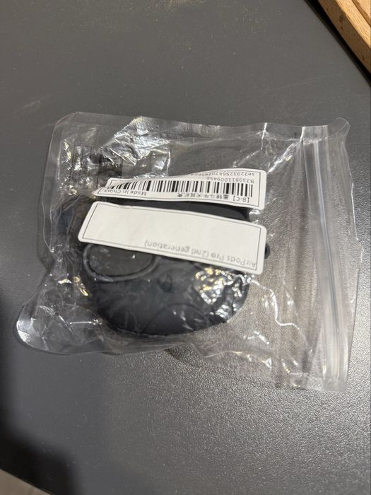 Apple Airpods Pro 2, originale cu factura eMag + 2 huse