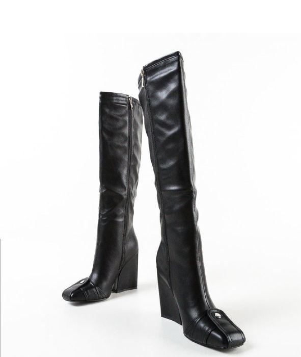 Дамски ботуши с елегантна линия