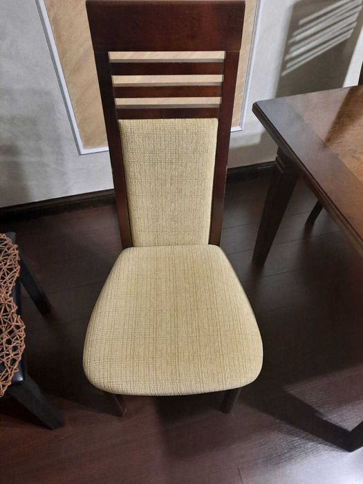 Masa de lemn masiv cu 6 scaune