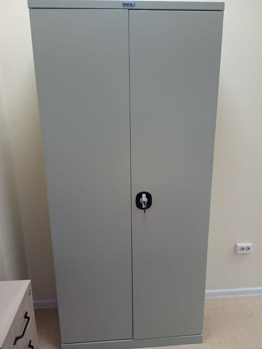 Продам офисный шкаф