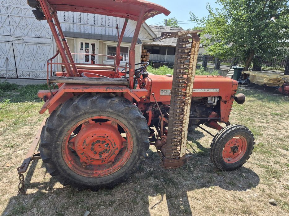 Vand tractor cu cositoare laterala