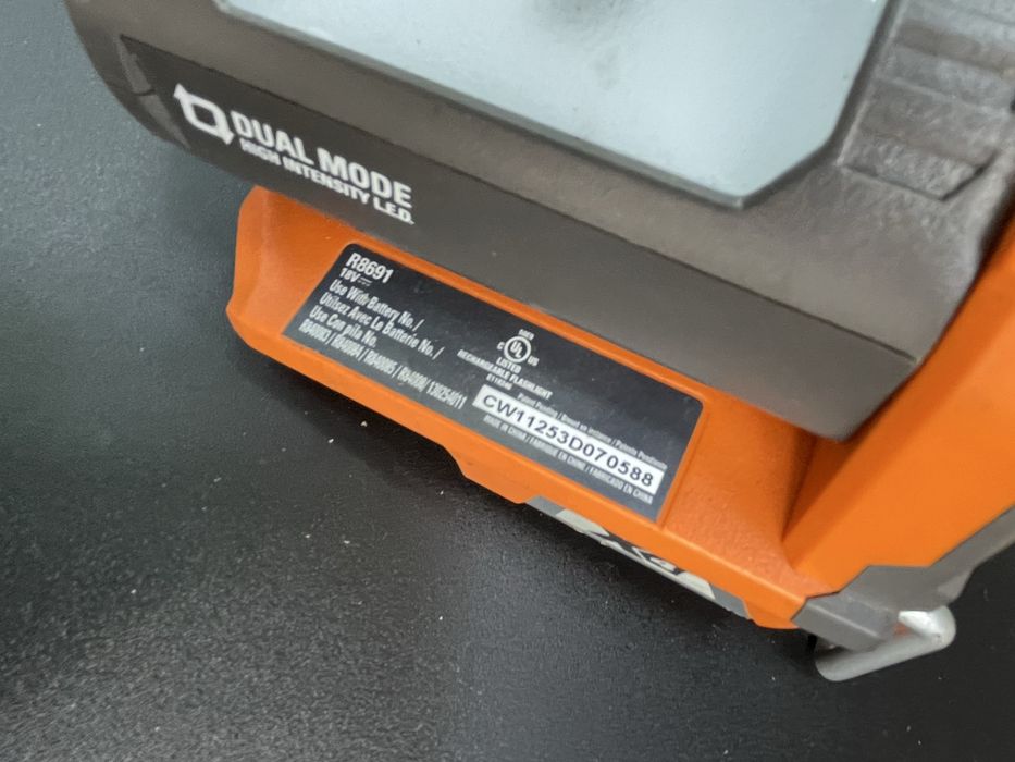 Lanterna Cu Led Ridgid 18V AEG model R8691 impecabile doua functii ,Lumina de veghe
