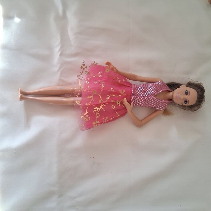 Продавам кукли  Барби.