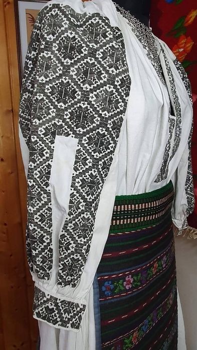 REDUCERE LUNA MAI 25%! Costum popular (ie/camasa, catrinte/fote/sorturi)