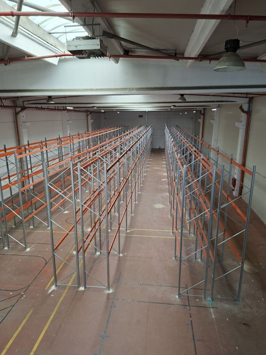 Rafturi metalice industriale reglabile 
Avem orice dimensiuni livram i