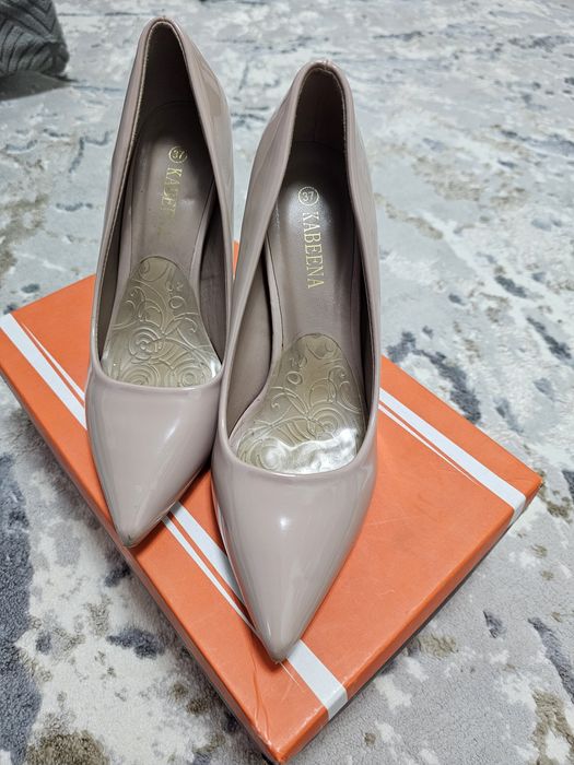 Туфли бежевые на шпильке