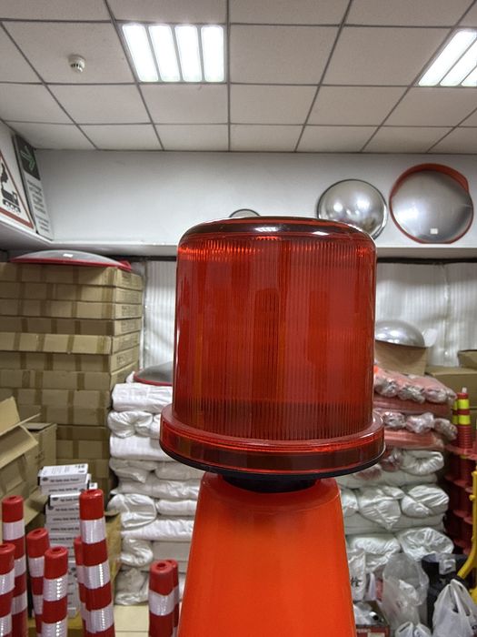 Лампа сигналная предуприждаюшие  мигалка . дорожние знак