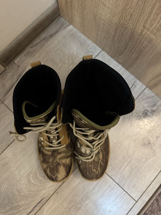 Дамски туристически и ловни обувки – №40, нови
