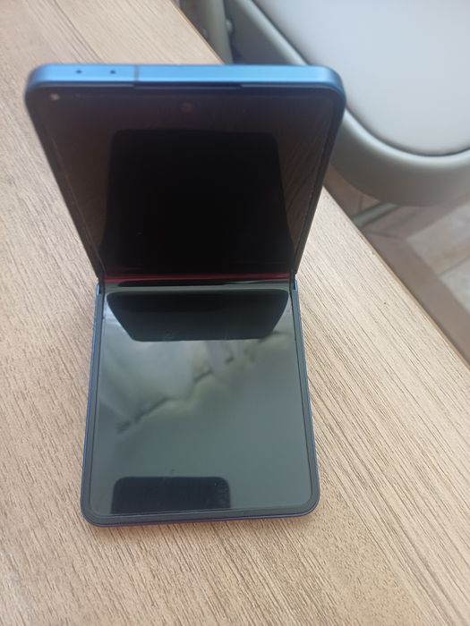Vând telefon Samsung Zflip 7