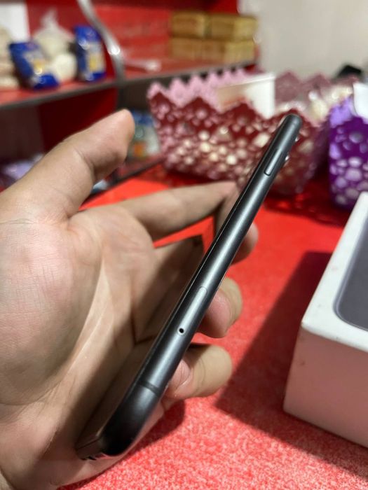Iphone 11 srochna sotiladi