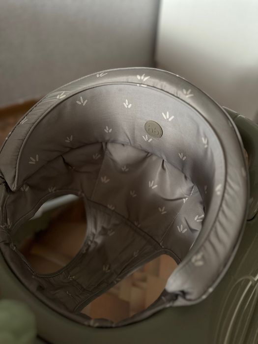 Ходунки детские в оливковом цвете.