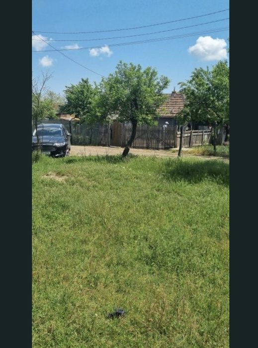 Teren intravilan 1500 mp, dublă deschidere, baltă la 100m de curte – 18.000 €