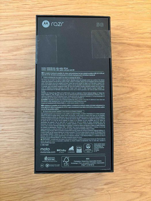 Телефон Motorola Razr 2025