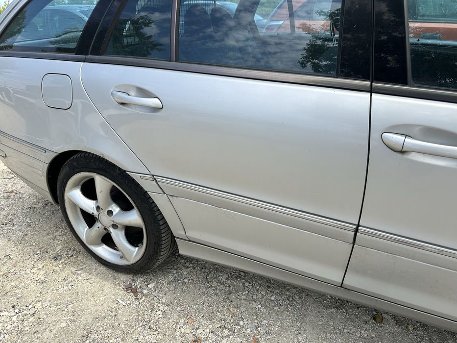 Врати десни за Мерцедес W203 c220 комби!