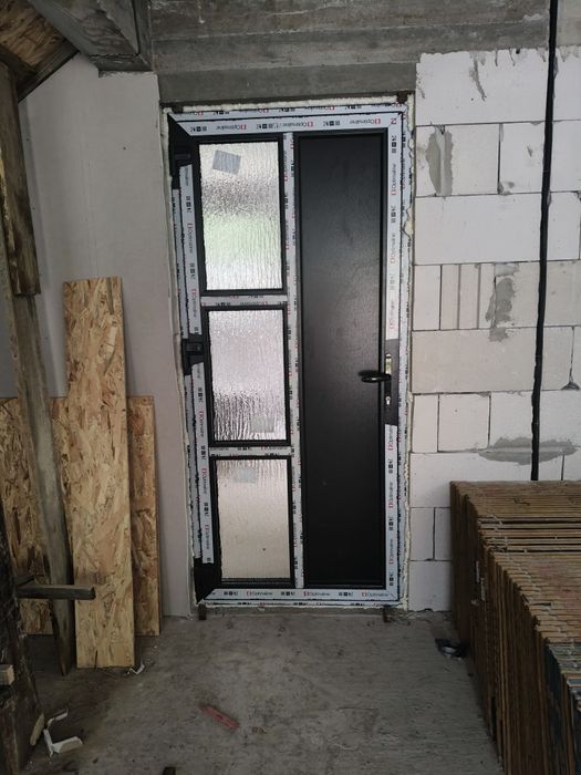 Uși și geamuri termopan la comanda