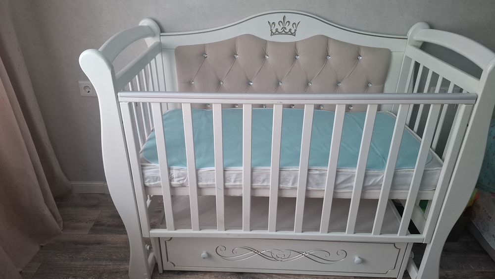 Продам кроватку настоящие дерево