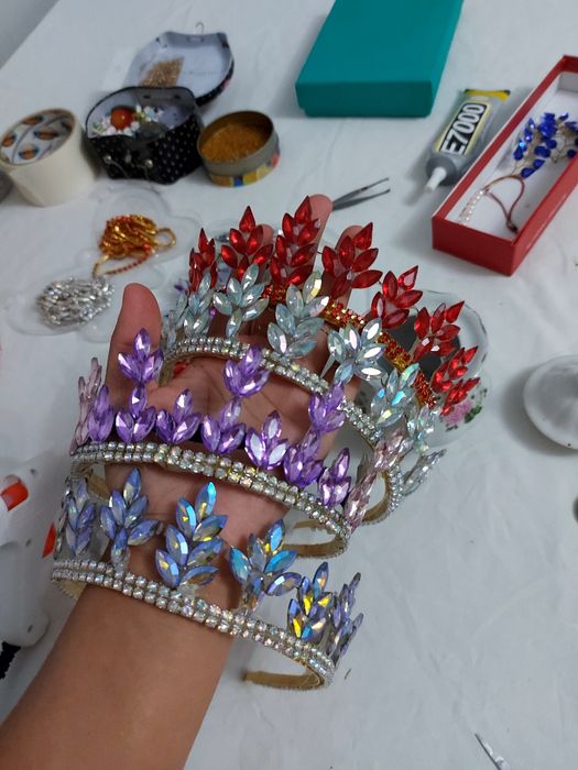 Har xil rangdagi tojlar